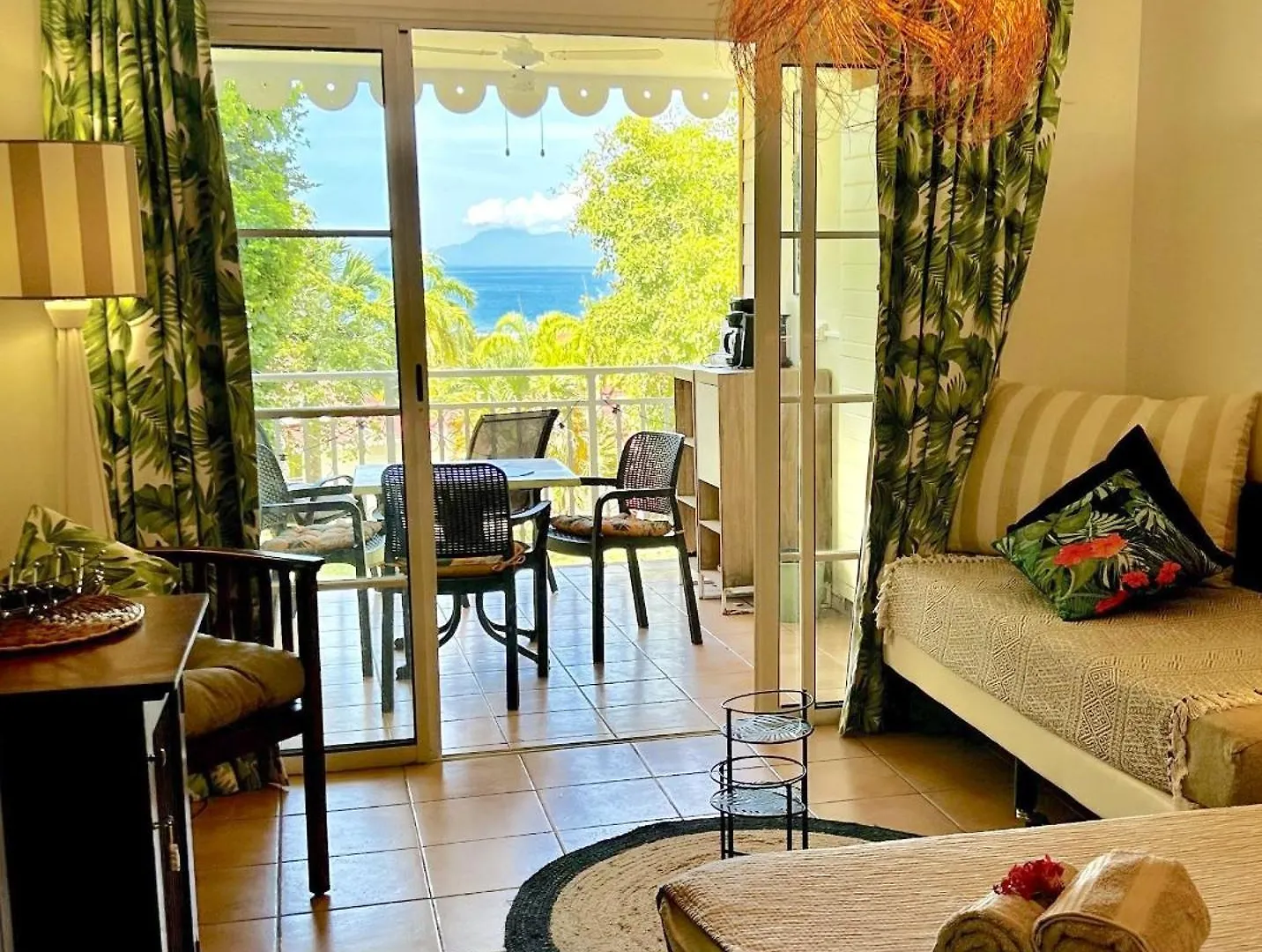 Vue Exclusive Mer Et Volcan, Village Vacances Avec Plage Et Piscine, Les Gwadastudios Sainte-Anne