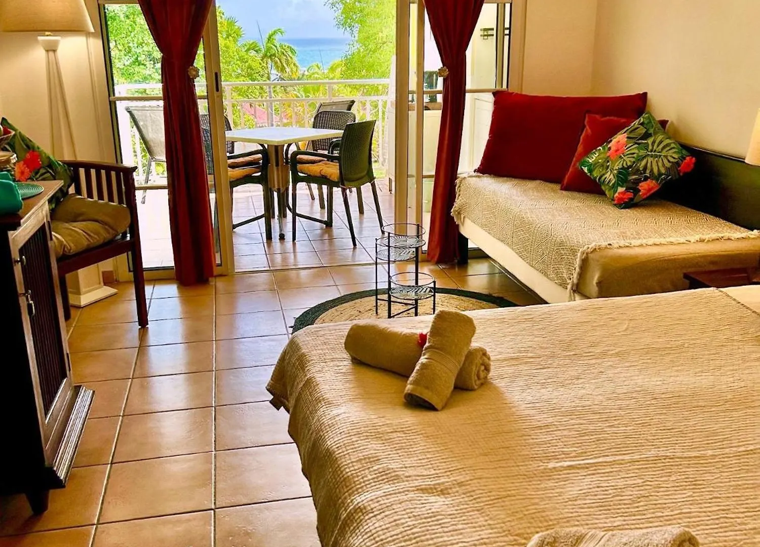 Vue Exclusive Mer Et Volcan, Village Vacances Avec Plage Et Piscine, Les Gwadastudios Sainte-Anne